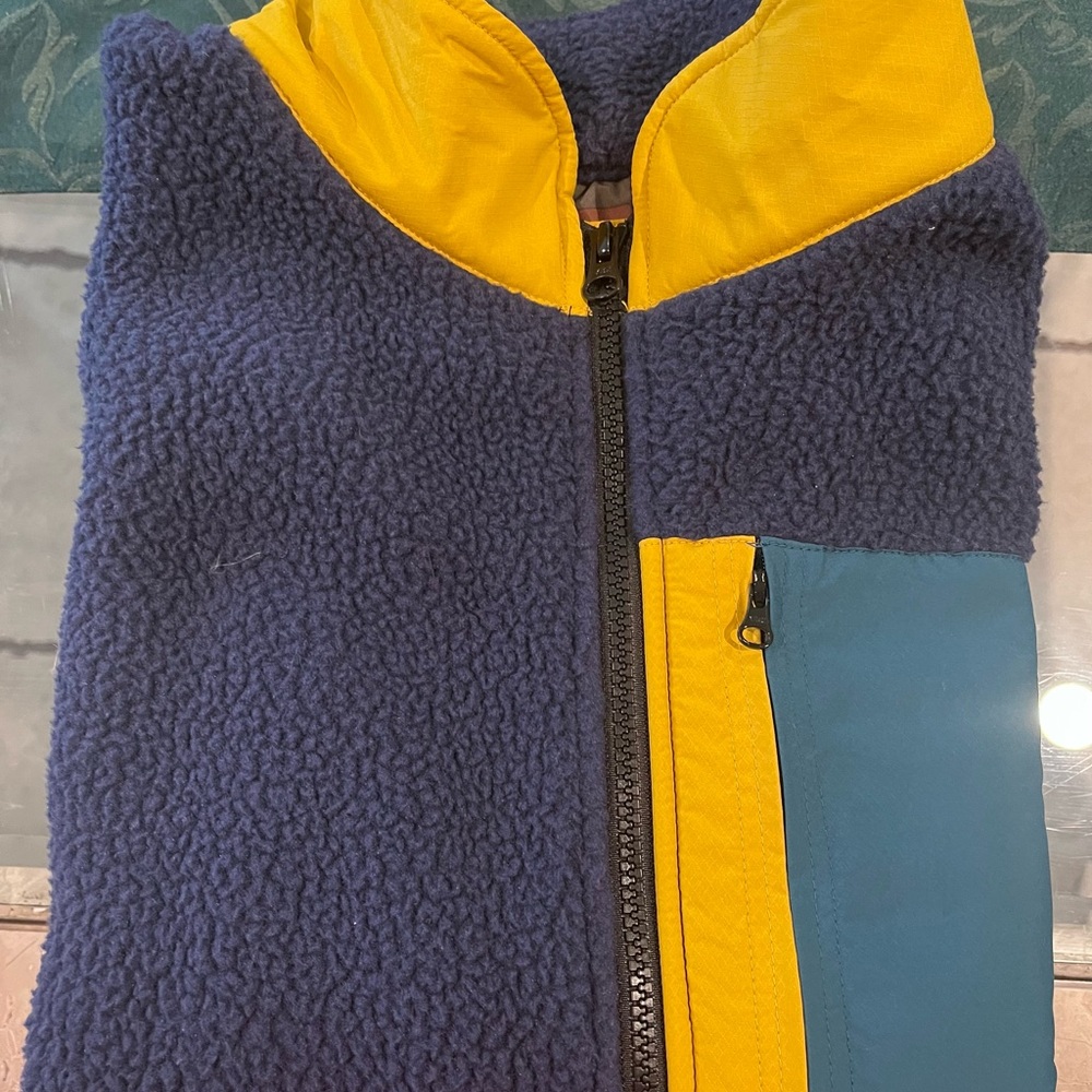 Color blue, yellow